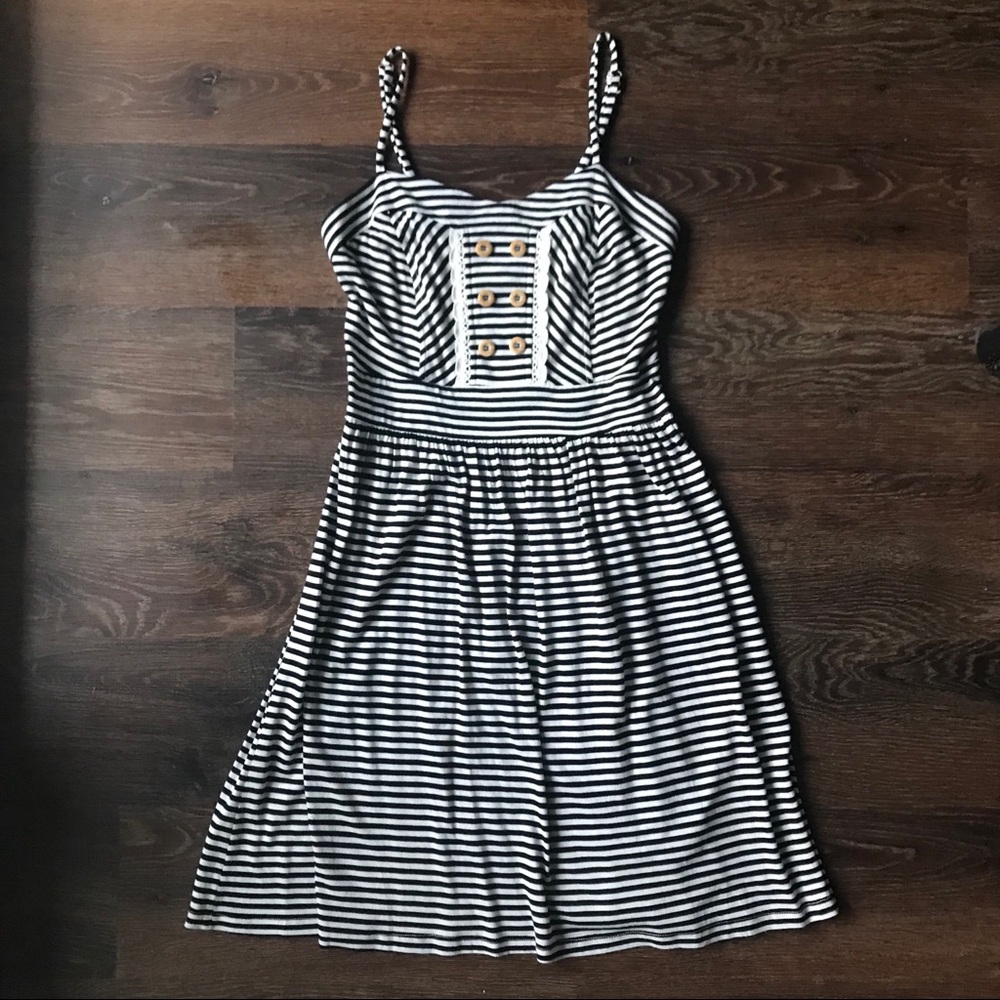 💥4/$25💥 Black White Striped Dress w Cute Buttons